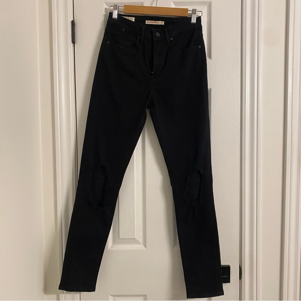 Levi’s High rise skinny, distressed